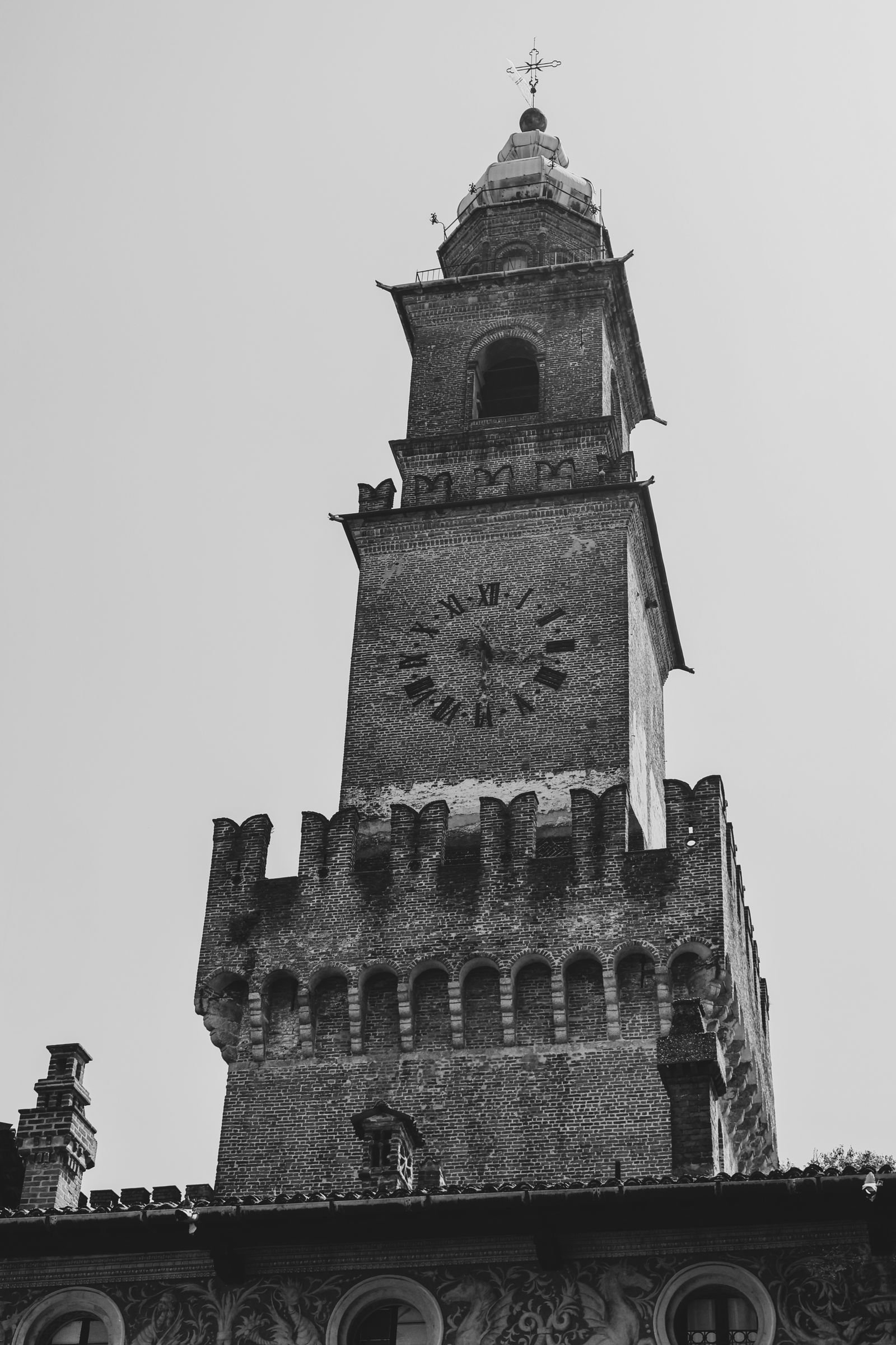 La torre del Bramante di Vigevano — da qui partono i pazienti di Trapianto Capelli Tirana